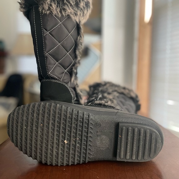 KHOMBU KANDICE SNOW BOOT Size 10… Runs small Black with faux fur - Picture 7 of 7